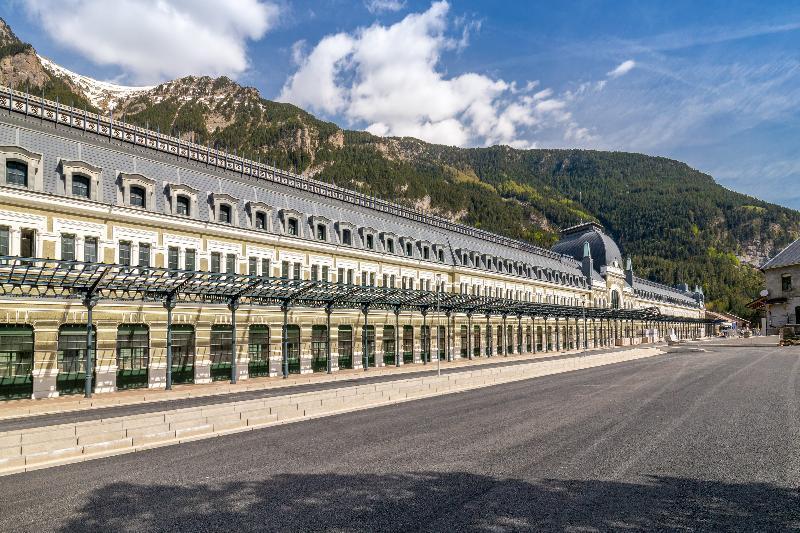 Canfranc Estacion Royal Hideaway Hotel Екстериор снимка